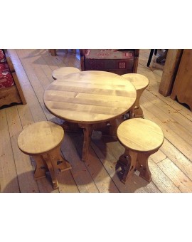 Table basse et tabourets