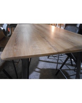 Table de bar pieds métal