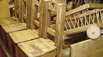 Miroir, petite table, tabouret, des appoints aux finitions... montagne